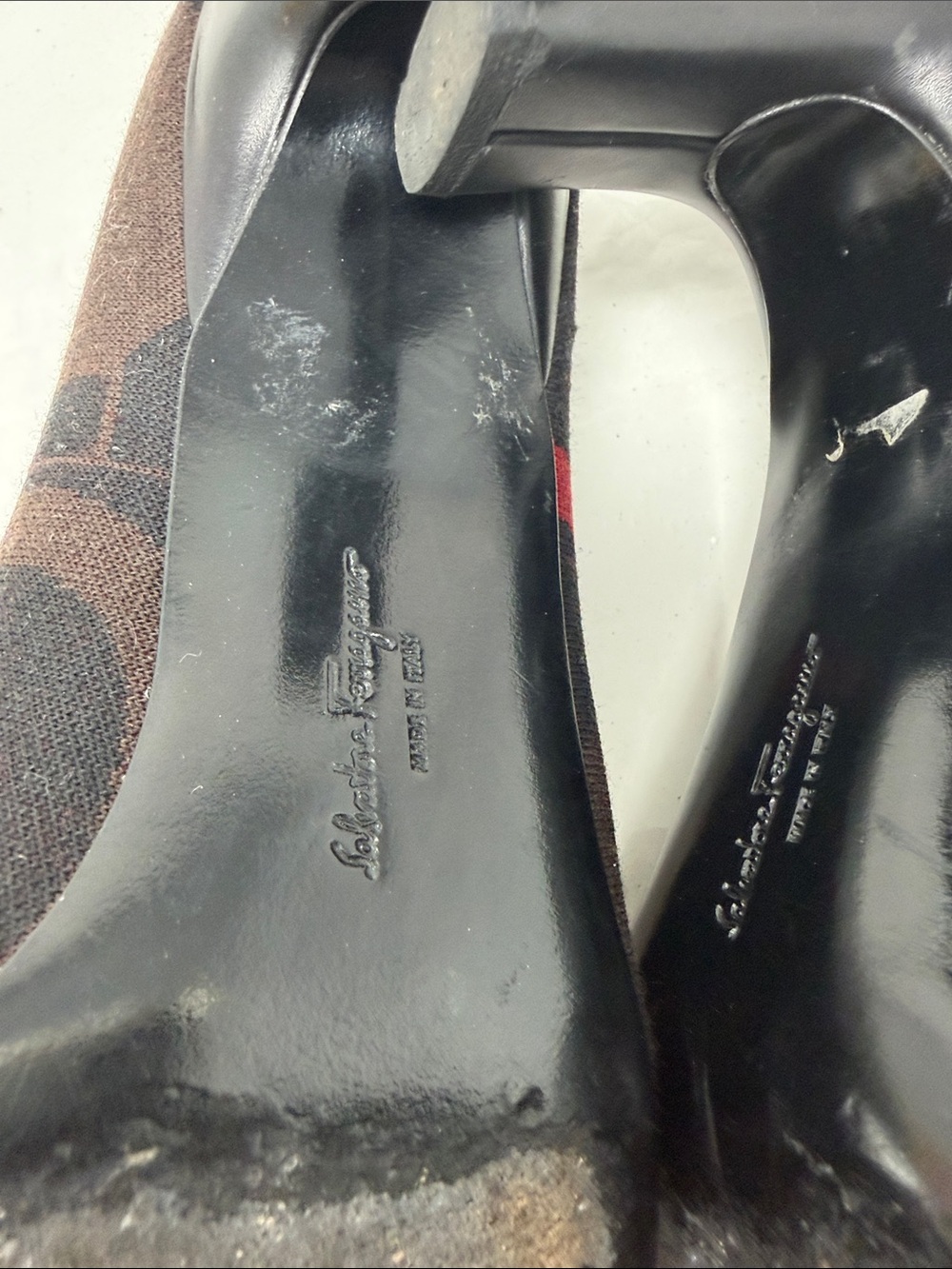 Salvatore Ferragamo Black and Red Patterned Leather Toe Pumps Heels Size 9 - Picture 13 of 13
